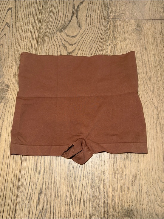 Other - NWT Spanx Ecocare Seamless Shaping boy shorts, chestnut brown, Medium